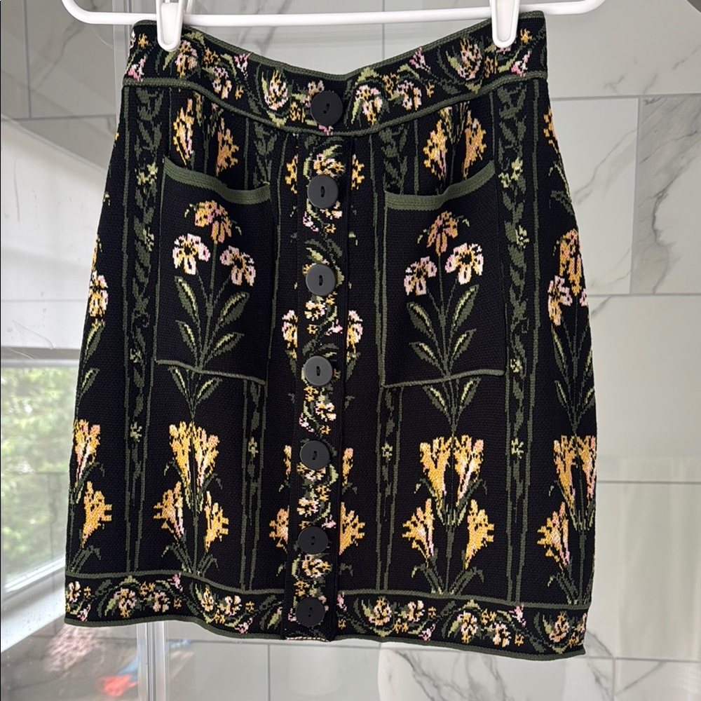 FARM Rio Black Flowers Arch Knit Skirt